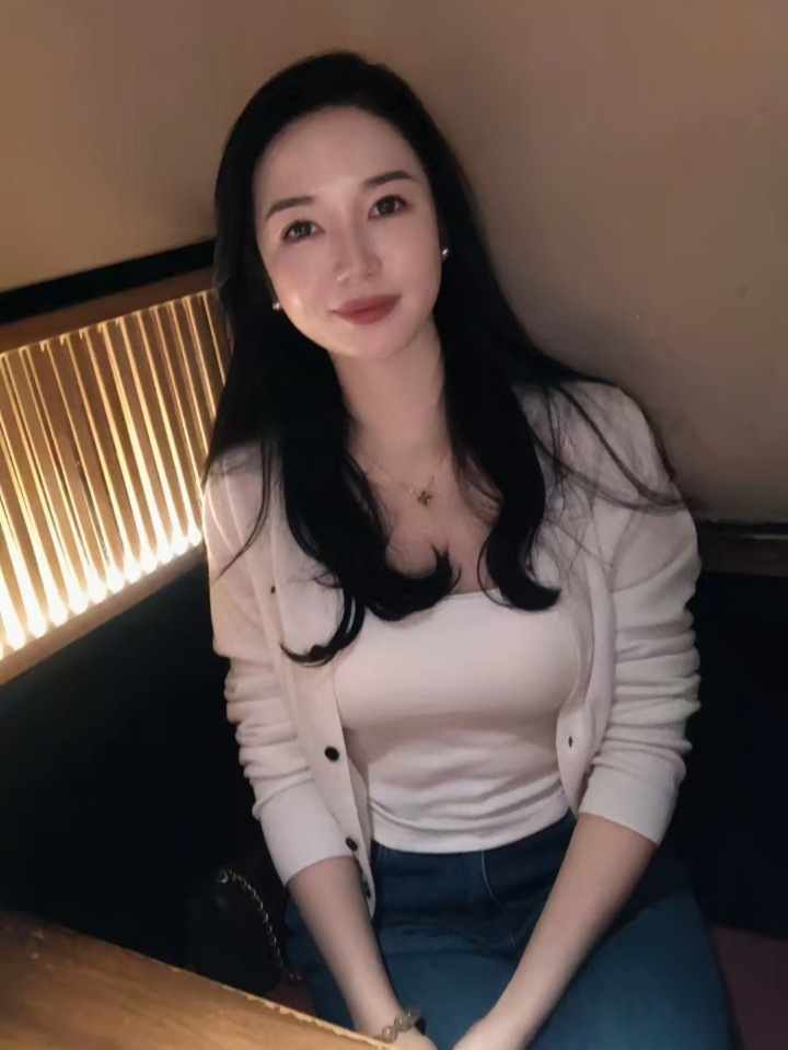 裕华丰润气质美少妇