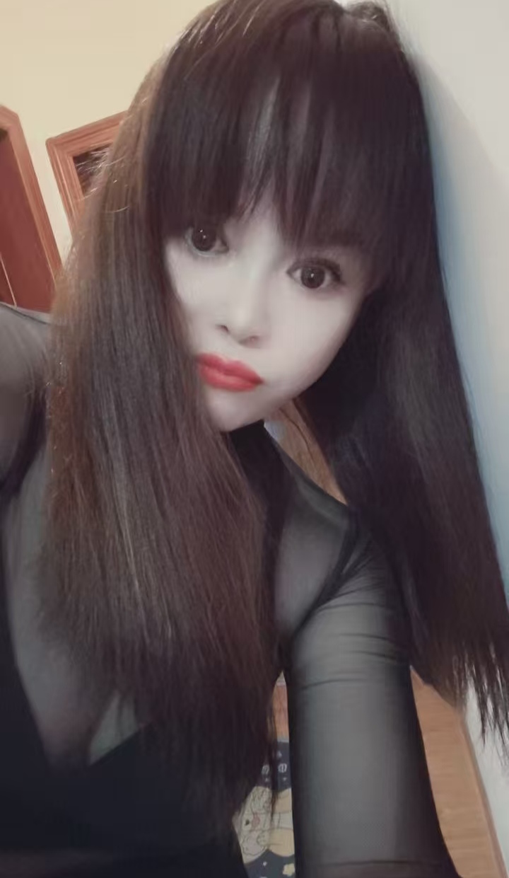 美艳丰满少妇冰咖啡