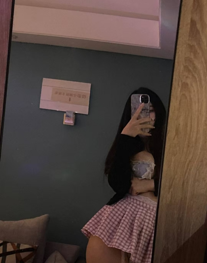 龙华白嫩美妞小蜜桃