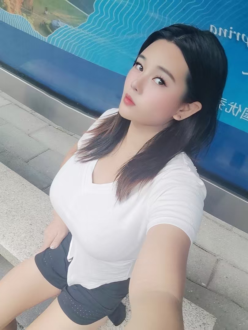 湖里丰满美乳球球