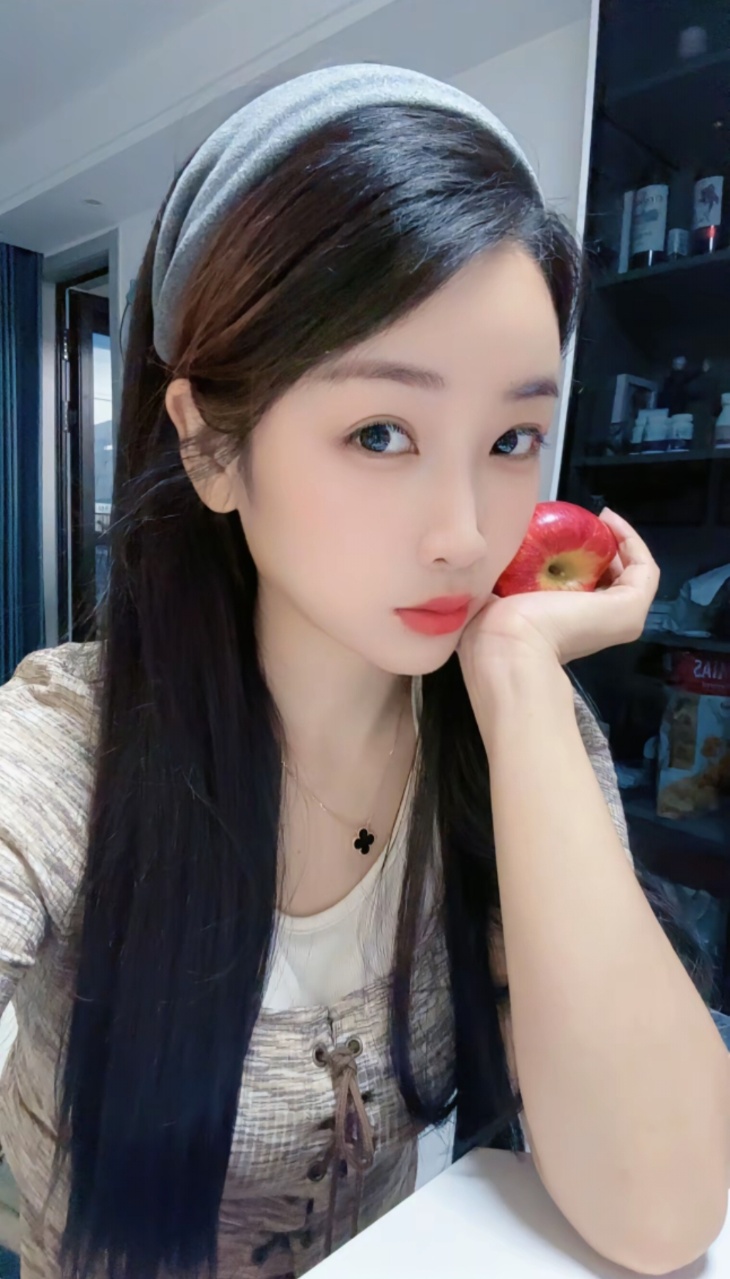 活波可爱，身材哇塞