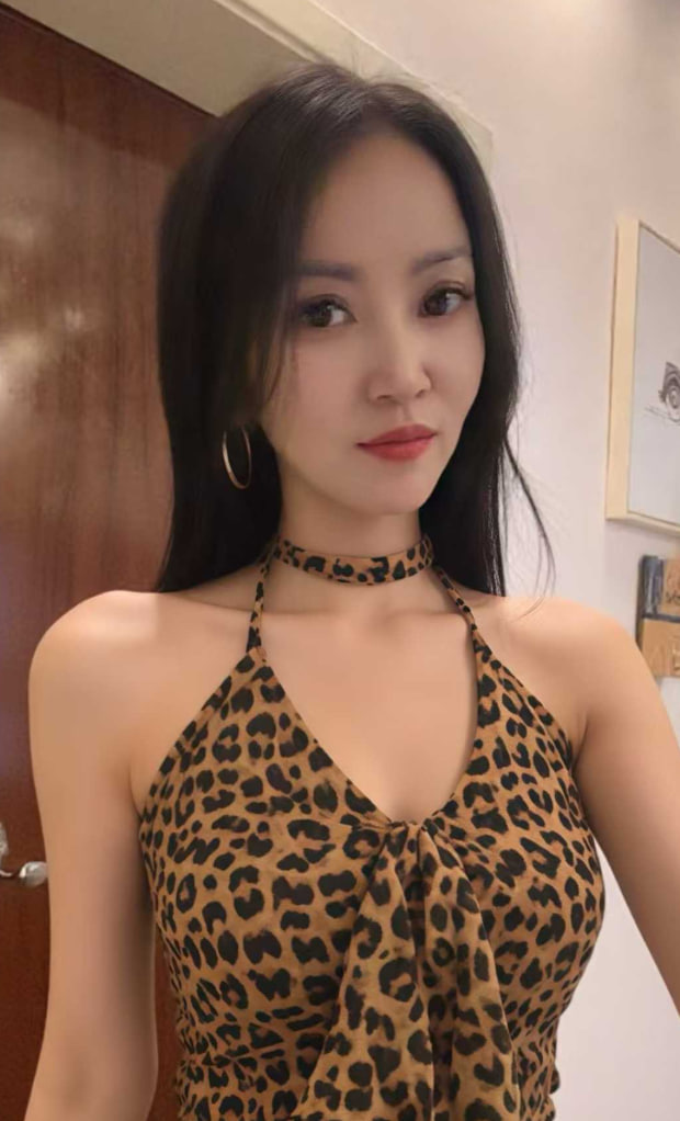 温柔漂亮的女销售