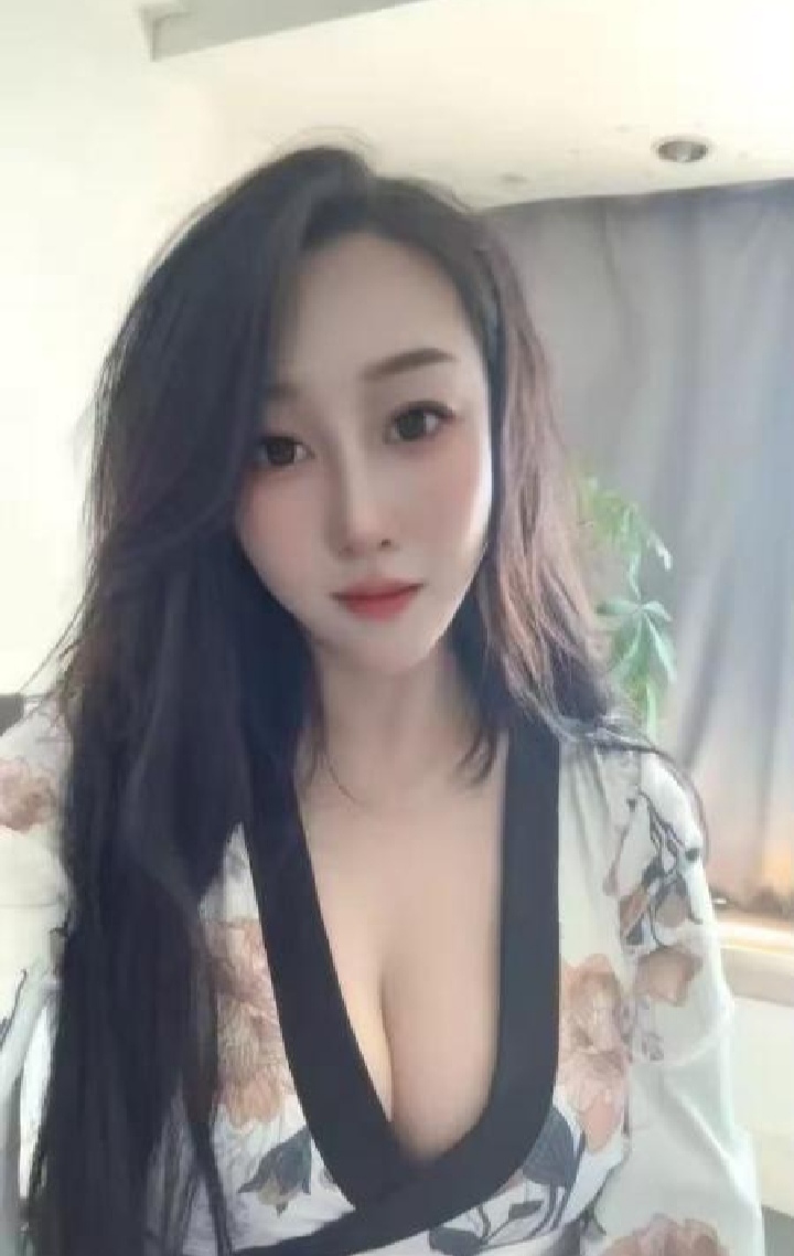 和平美乳水床琪琪