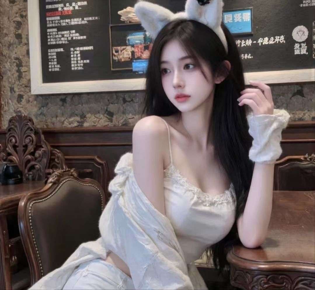 嫩妹很会调情粉嫩阴蒂又紧又滑