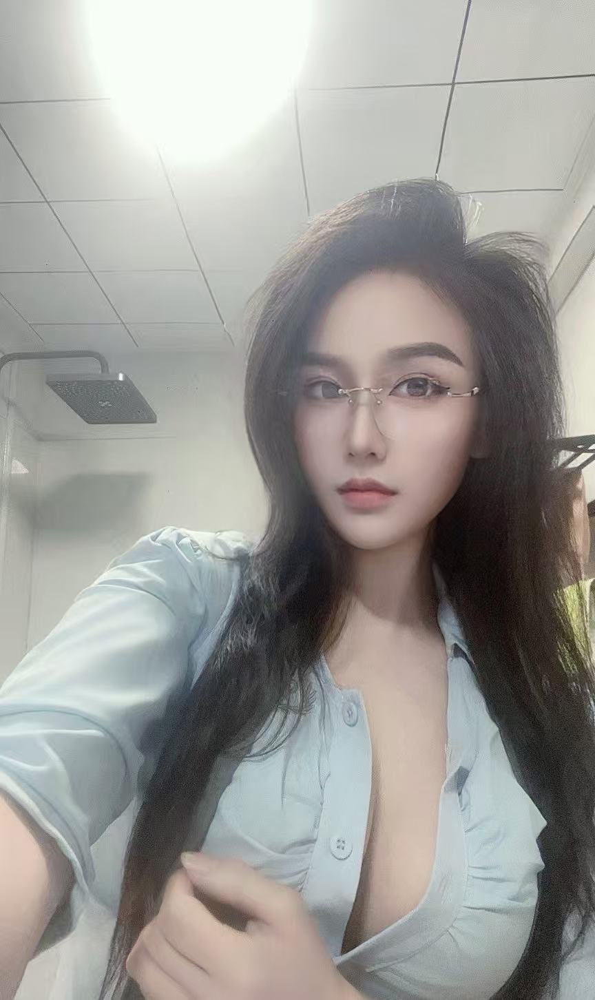 高颜值美妞，福田区的兄弟有福了