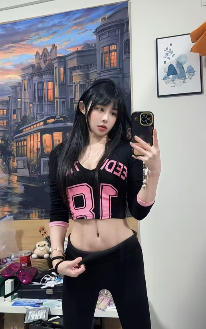 马甲线甜妹小团团