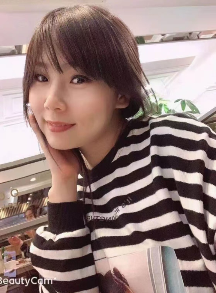 青羊爆乳波姐玫瑰