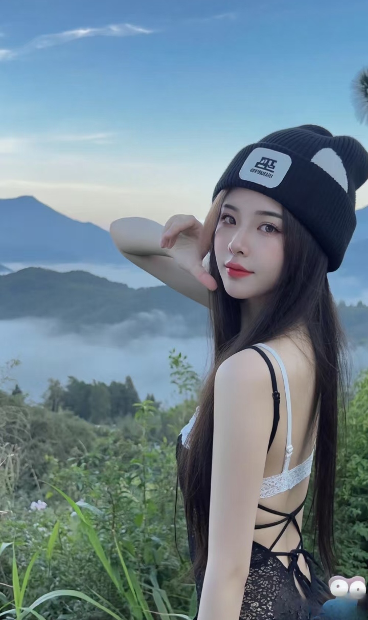 丰满白嫩气质甜妹悦悦