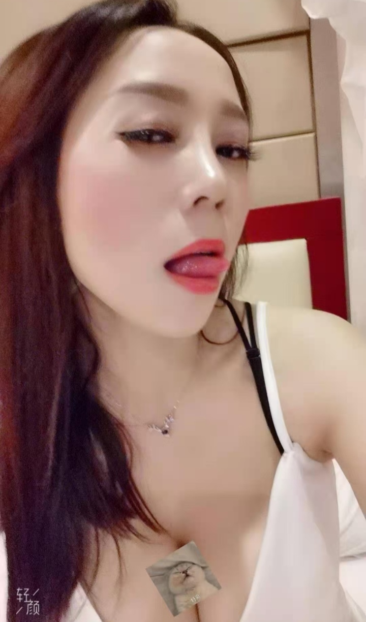 沙区爆乳辣妹艾希