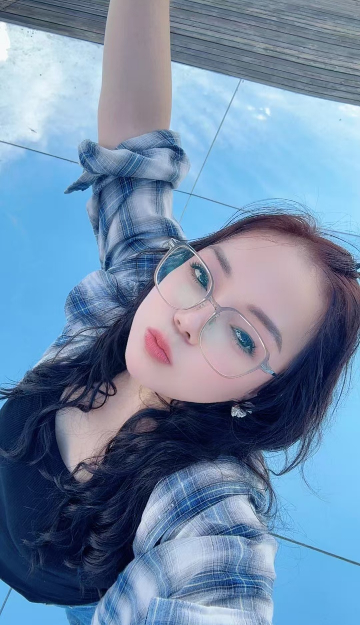 雨花大奶眼镜少妇彤彤