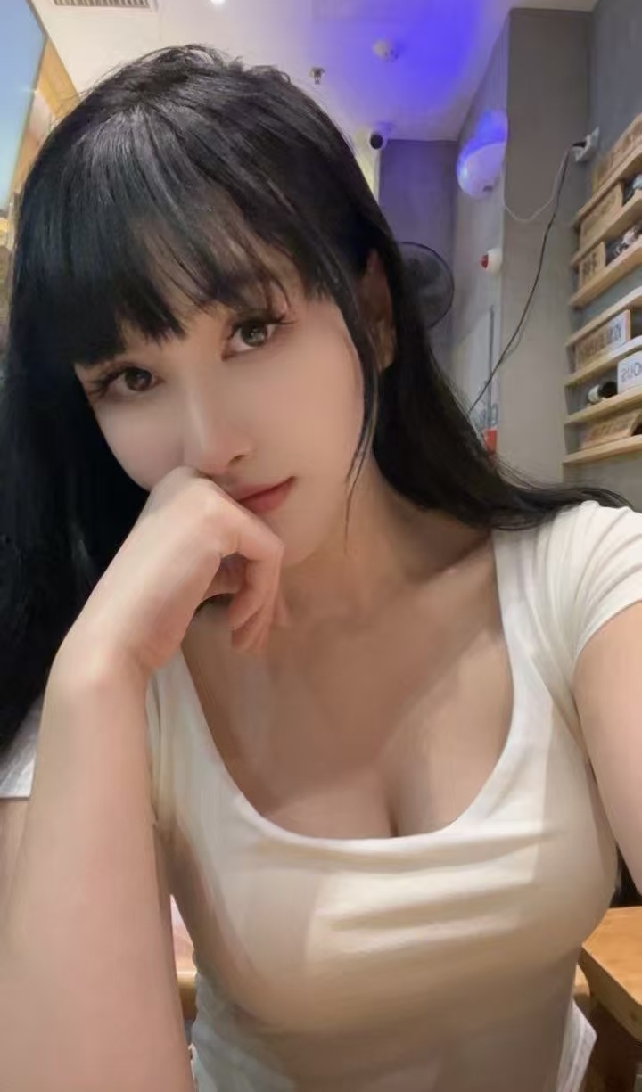 诱人美乳嫩妹小迪