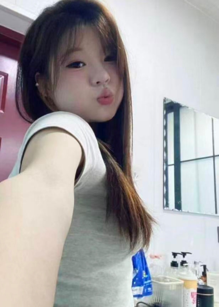 慈溪白嫩丰润甜妹露露