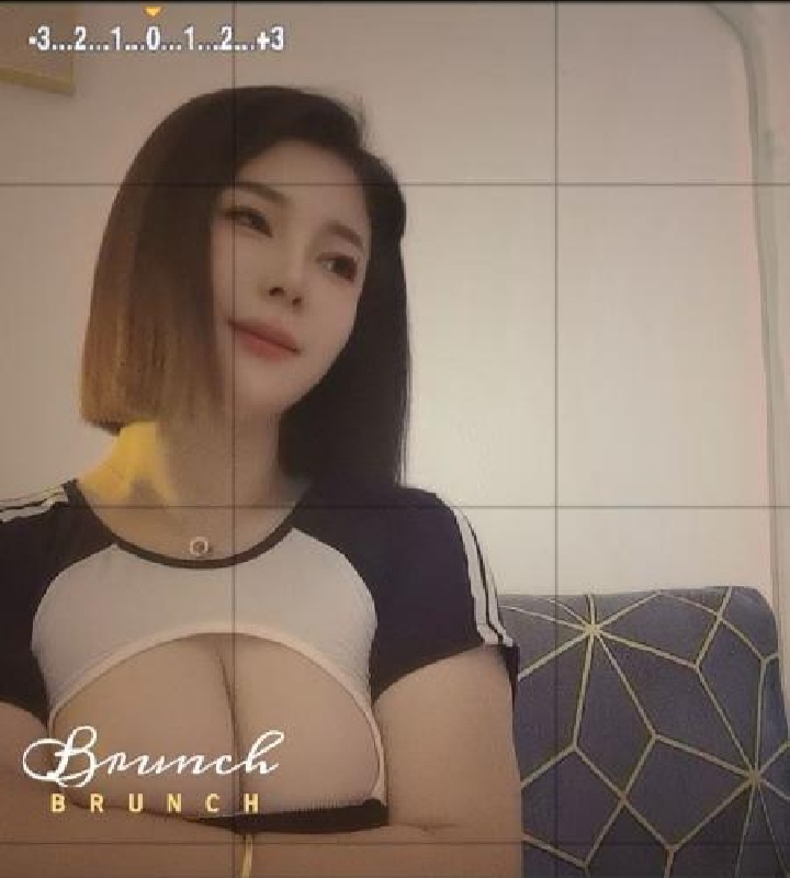 津南大白奶短发御姐