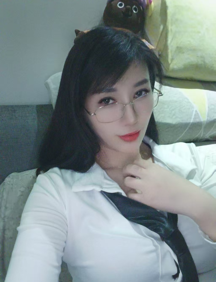 渝北眼镜媚狐狸花妹