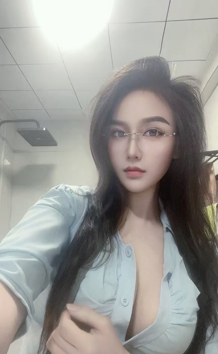 极品美乳眼镜尤物白苏
