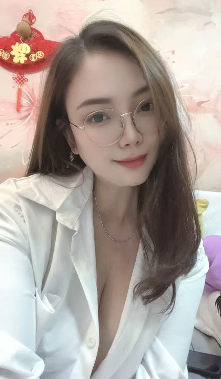 市北美乳眼镜御姐馨儿