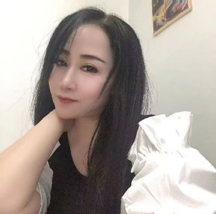 丰满热辣御姐莹莹