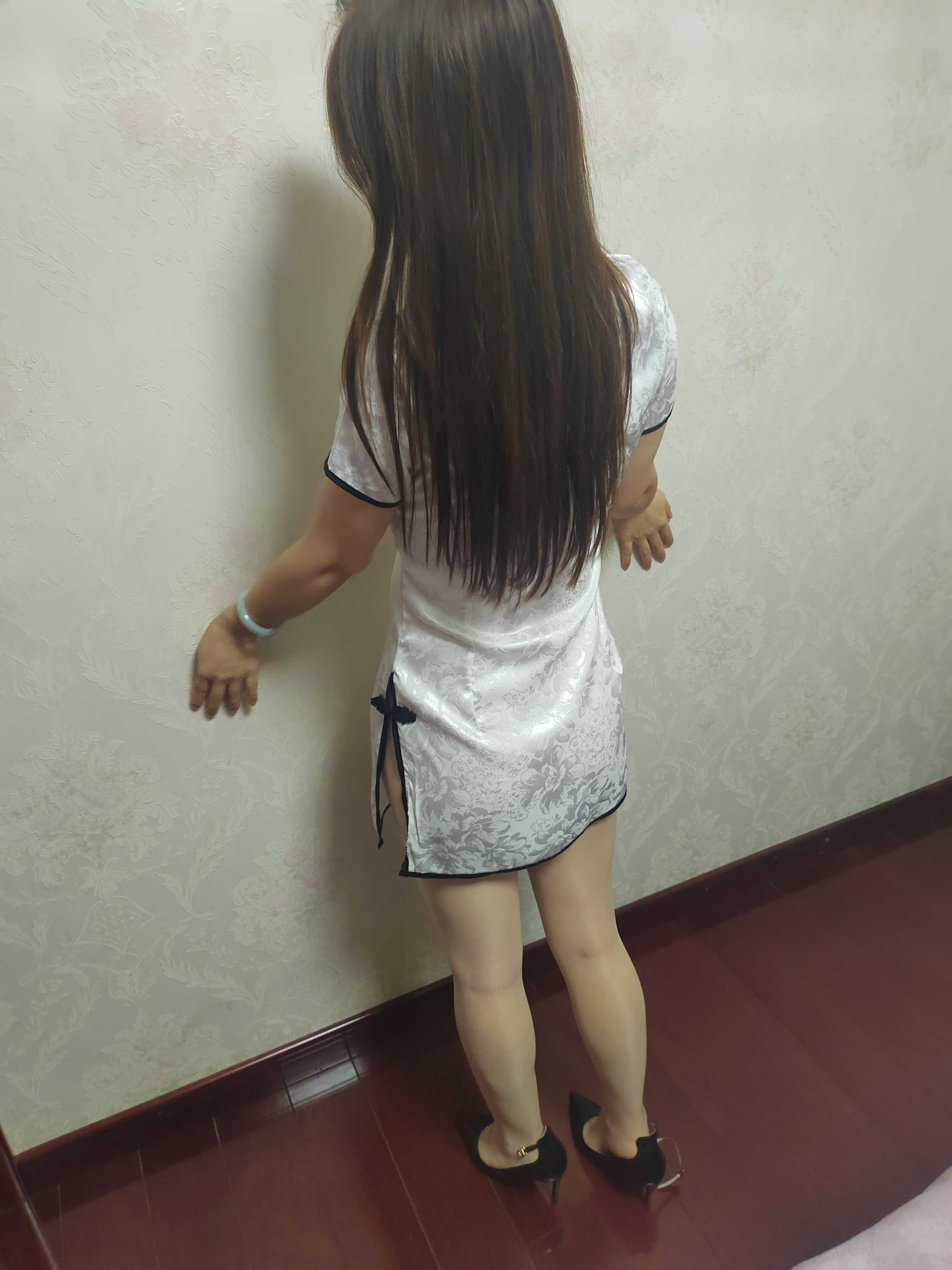 前凸后翘的少妇