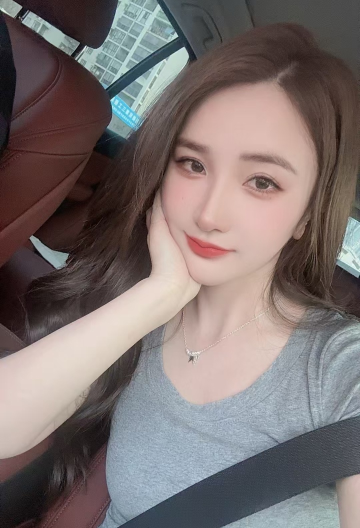 江岸白嫩兼职小姐姐