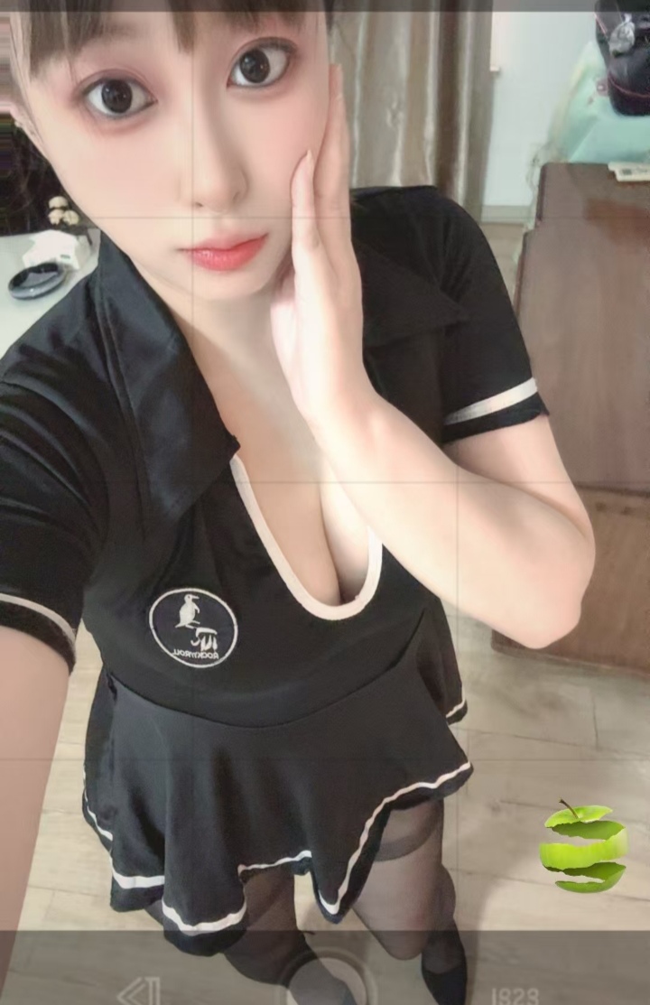 美艳丰满小姐姐程程