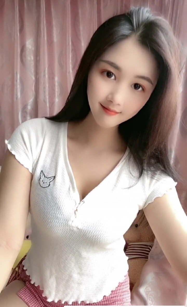 童颜巨乳美妞可欣