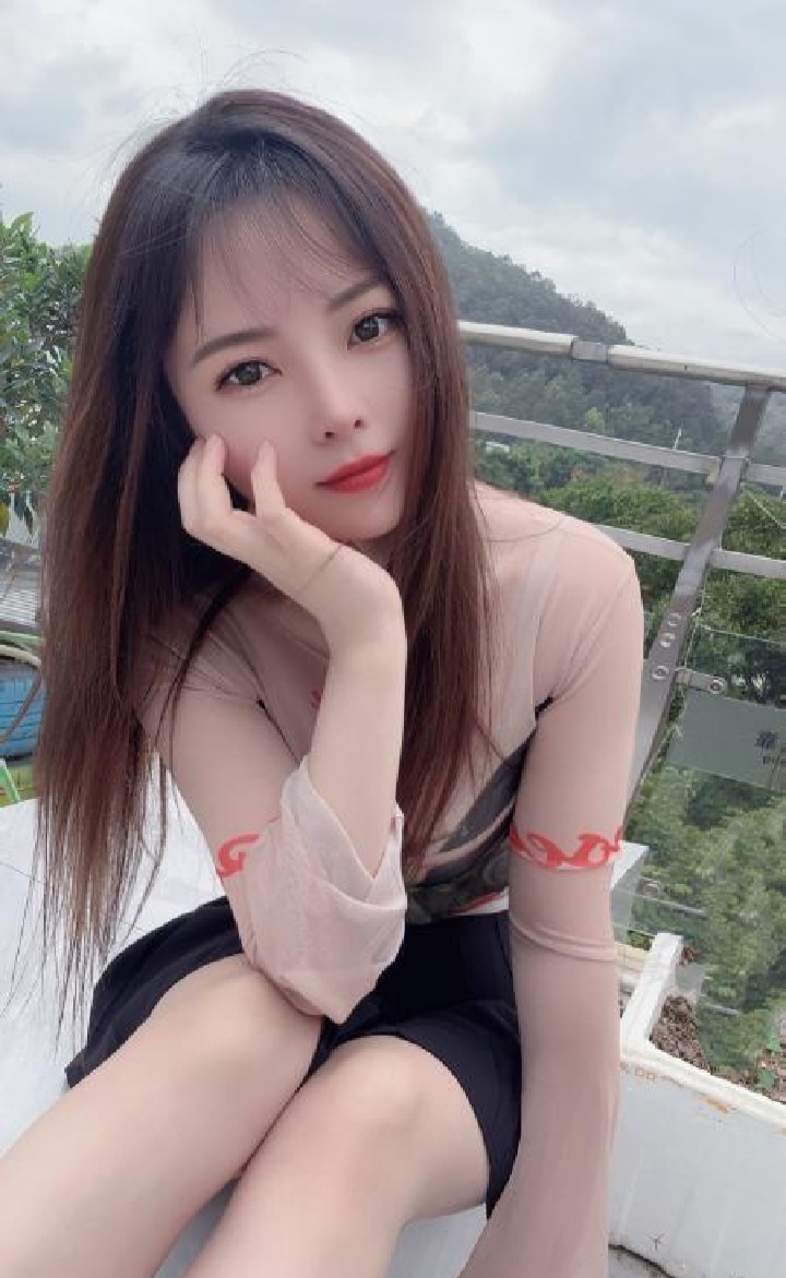 越秀榨汁御姐西西