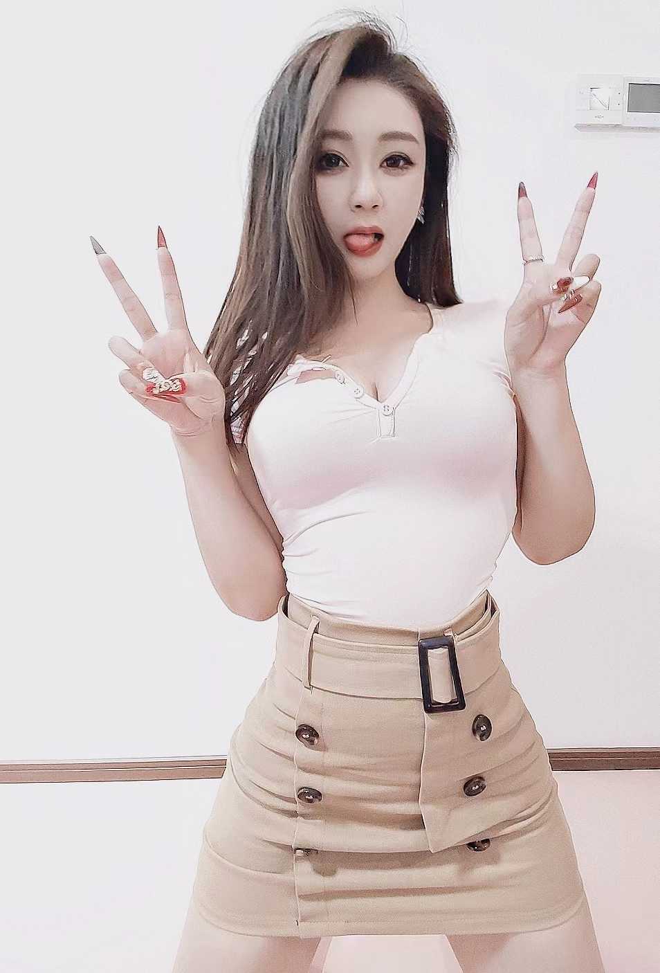 天然d胸 蜜桃臀 听话乖巧的外围小姐姐