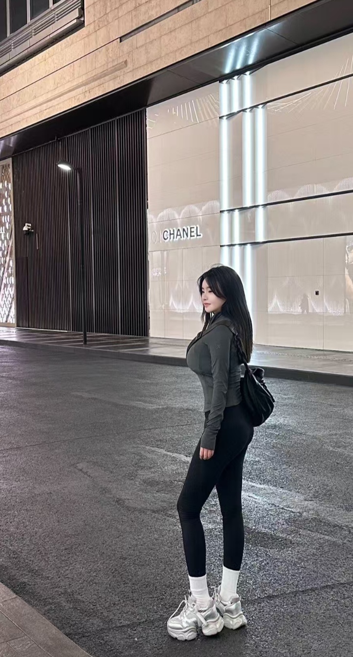 丰乳肥臀兼职辣妹井上