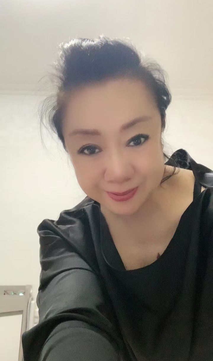 风韵犹存熟女姐姐