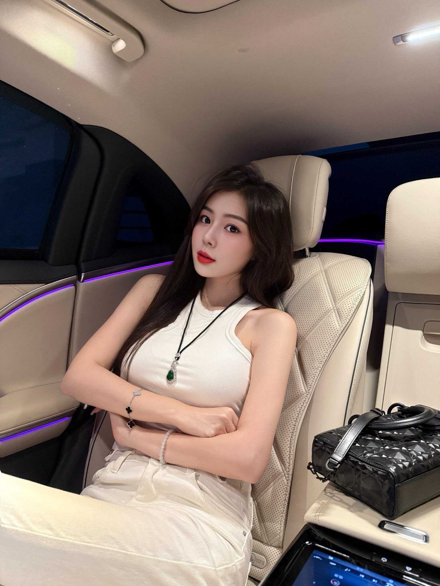 混血网红主播莉娜