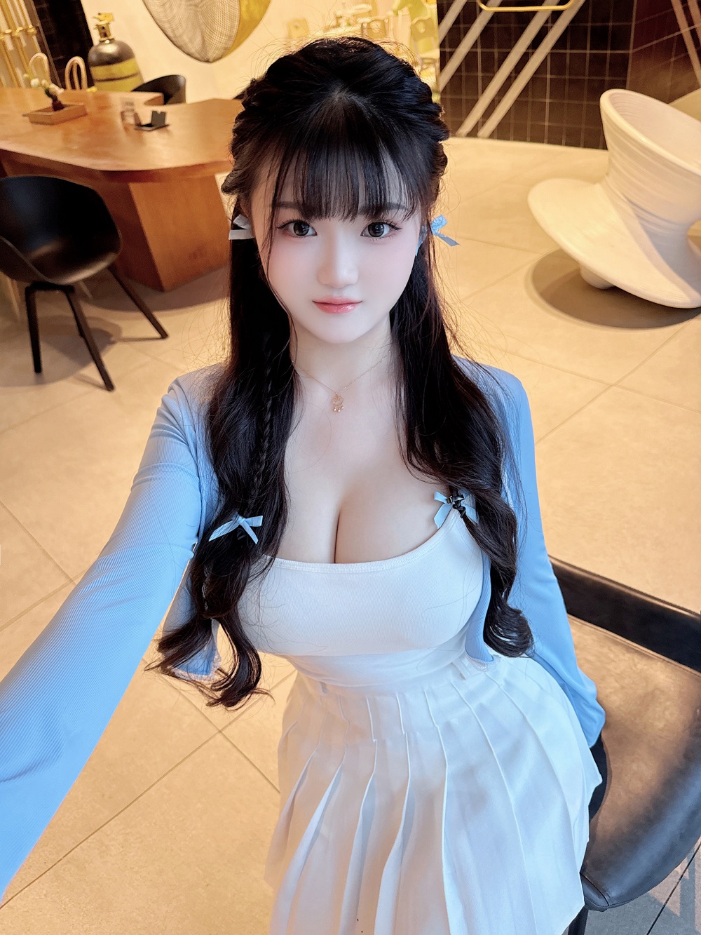 荔湾西村依依 21岁 会所已调教好 36d真胸