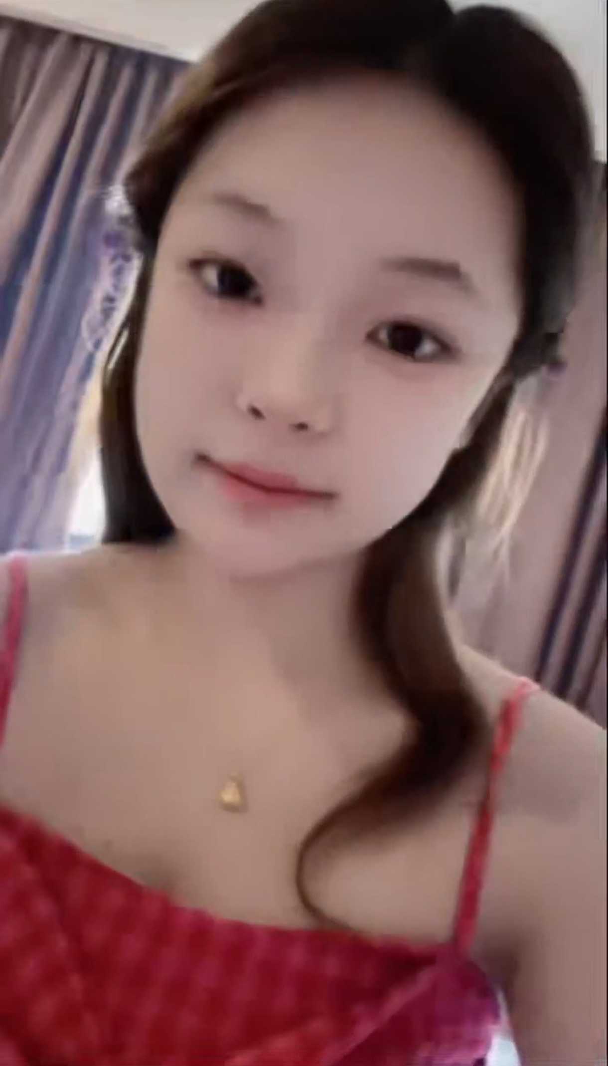 黄埔小婷 童颜巨乳 女友式调情 女仆式福务