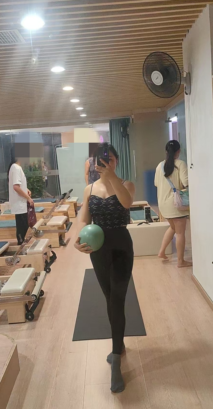 麦地瑜伽辣妹露西