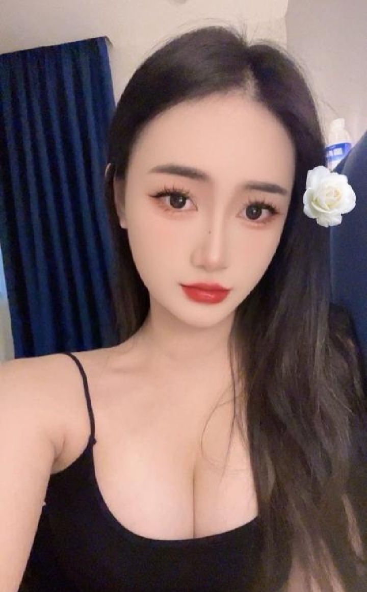 东站性感嫩妹可心
