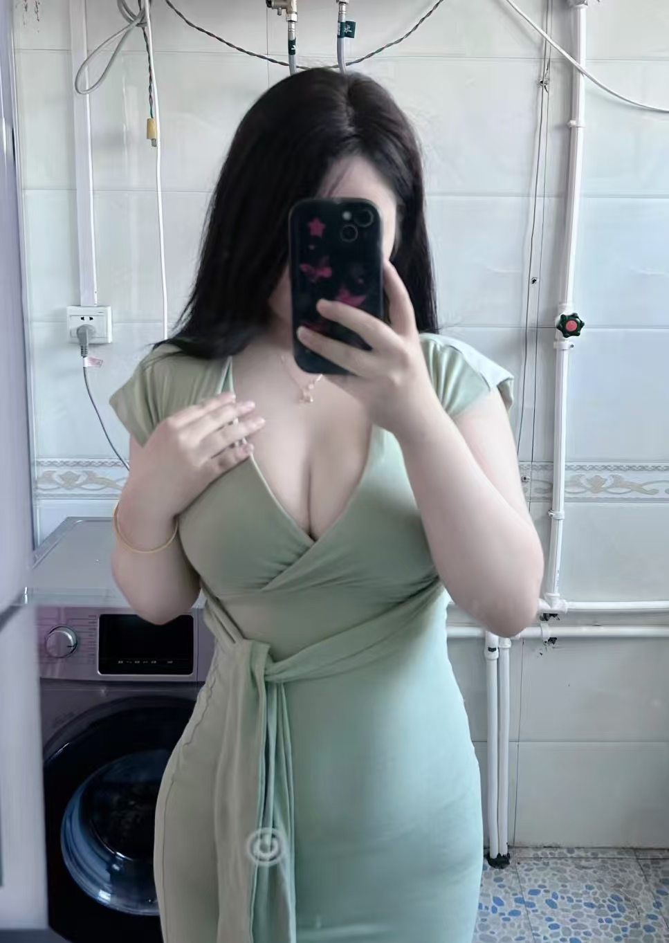 身材苗条，细致入微，温柔似水