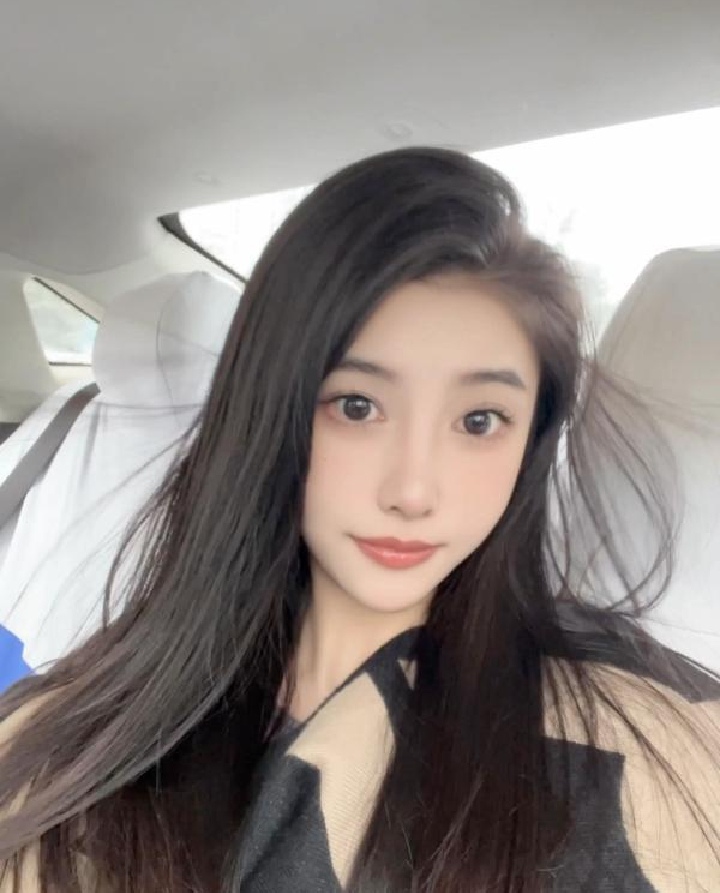 白嫩清新网红辣妹