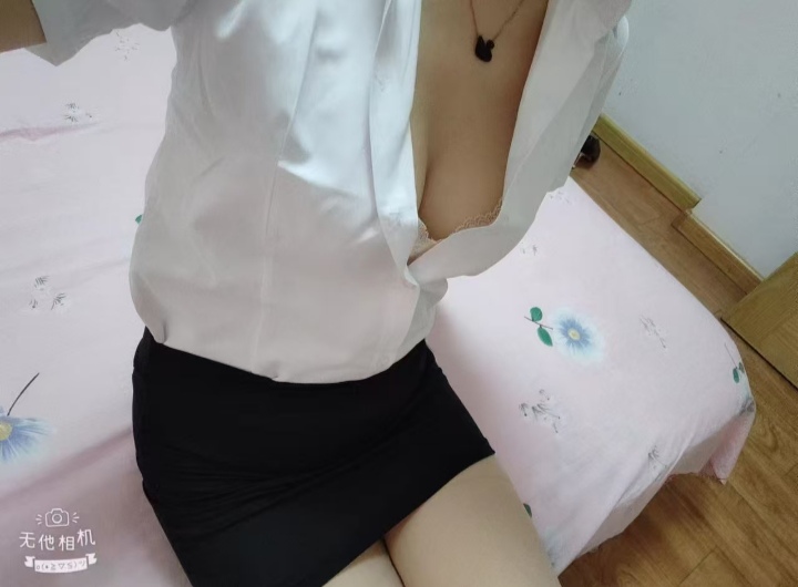 鸠江丰润小嫂子菲菲