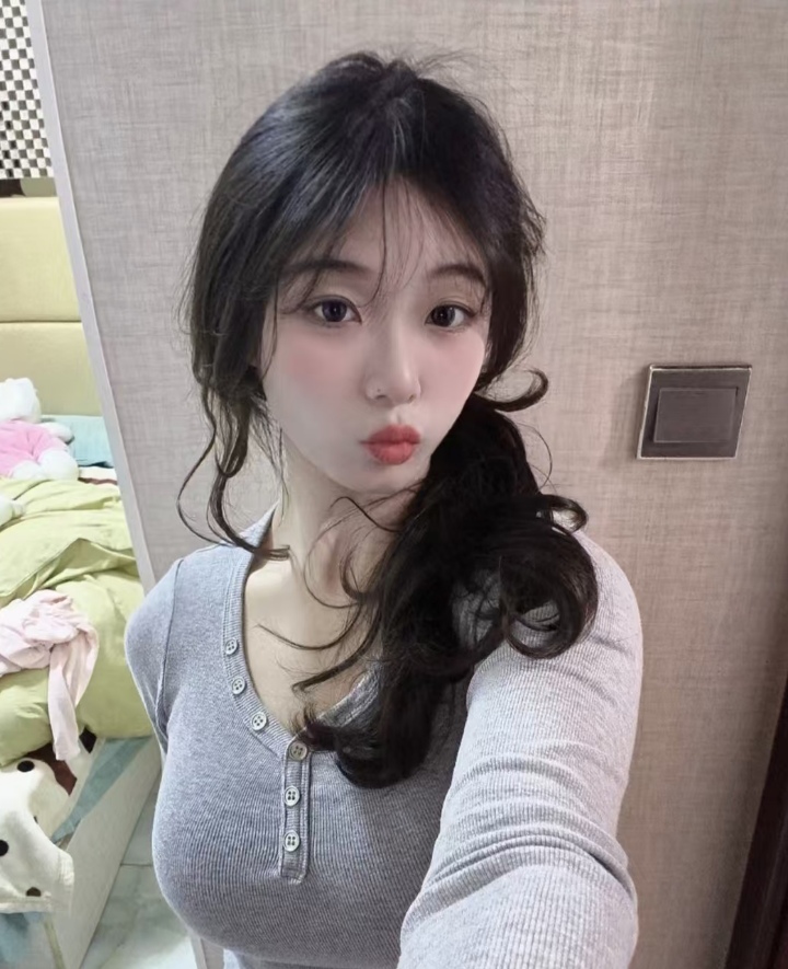 白嫩丰润小女友鱼鱼