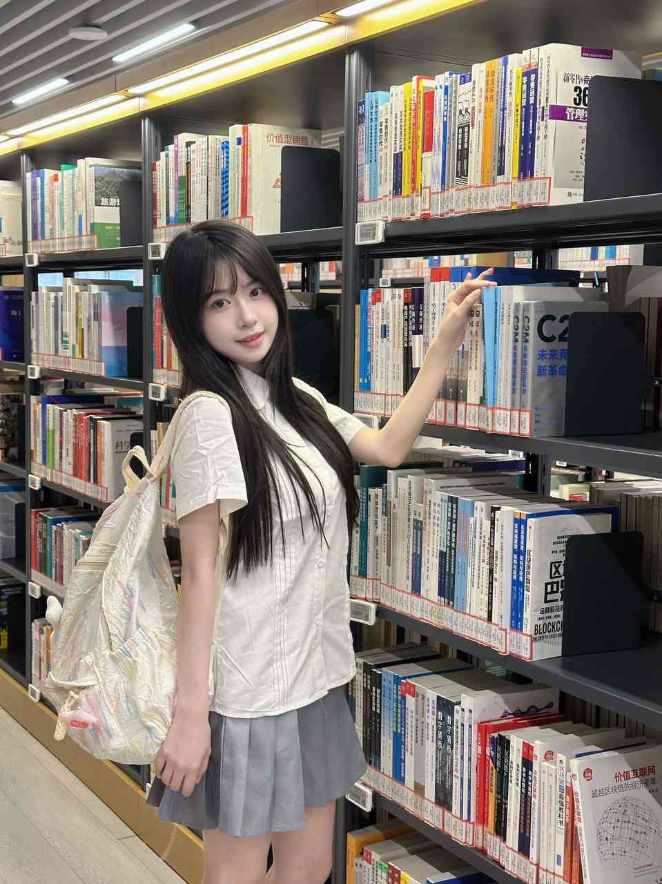 性感御姐,白嫩少女