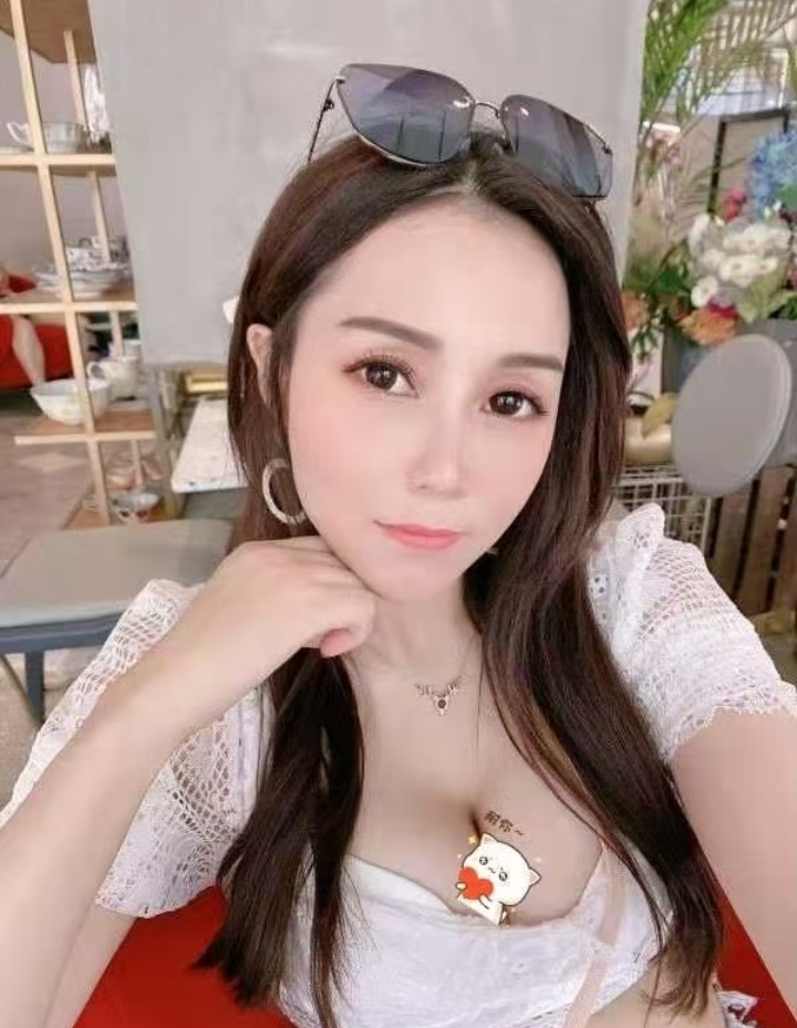 沙区爆乳辣妹艾希