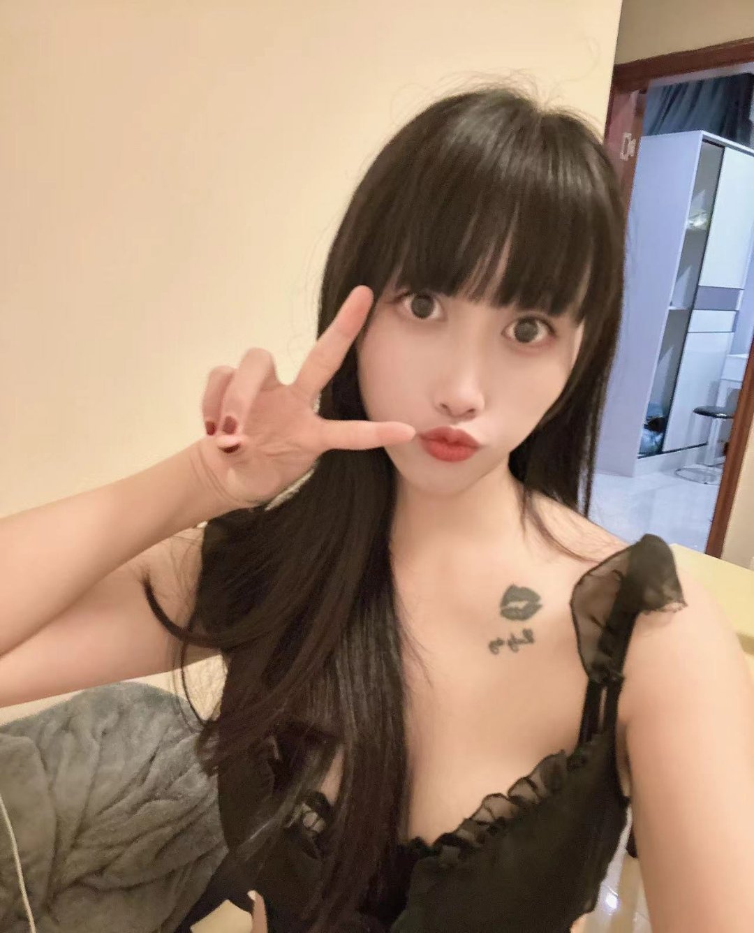 番禺大石萱萱 25岁新人 三百起就能拥有 性价比高