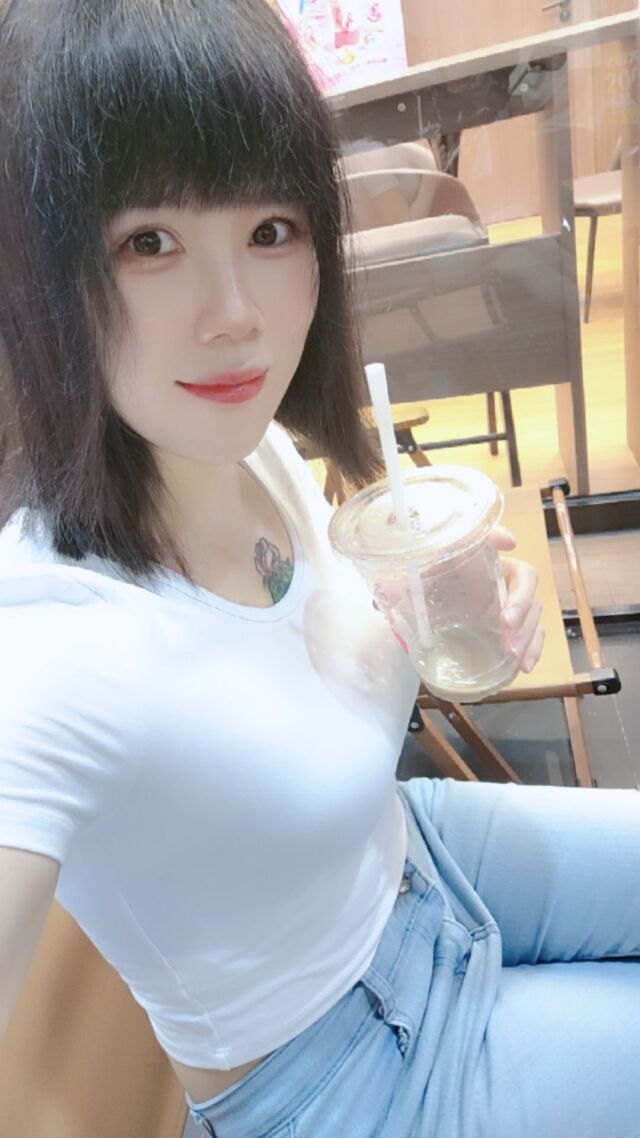 玩的开的蛇纹三通sao女