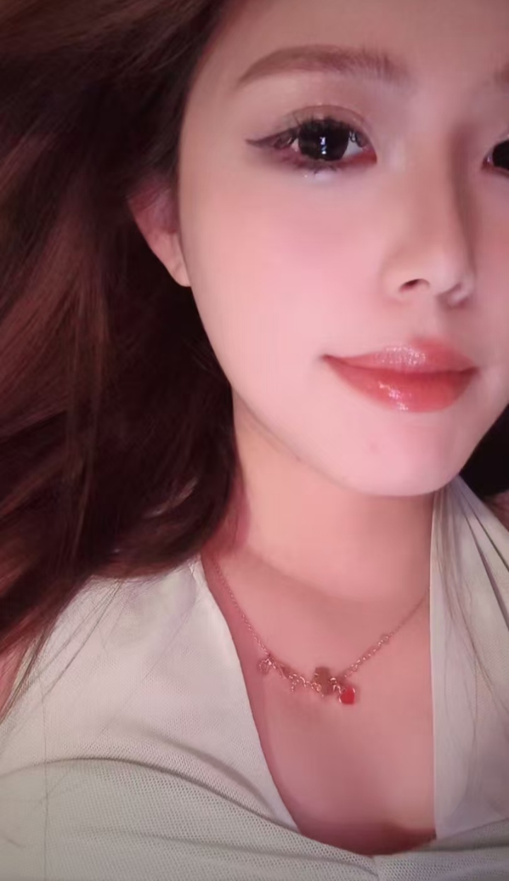 坂田白嫩辣妹果果