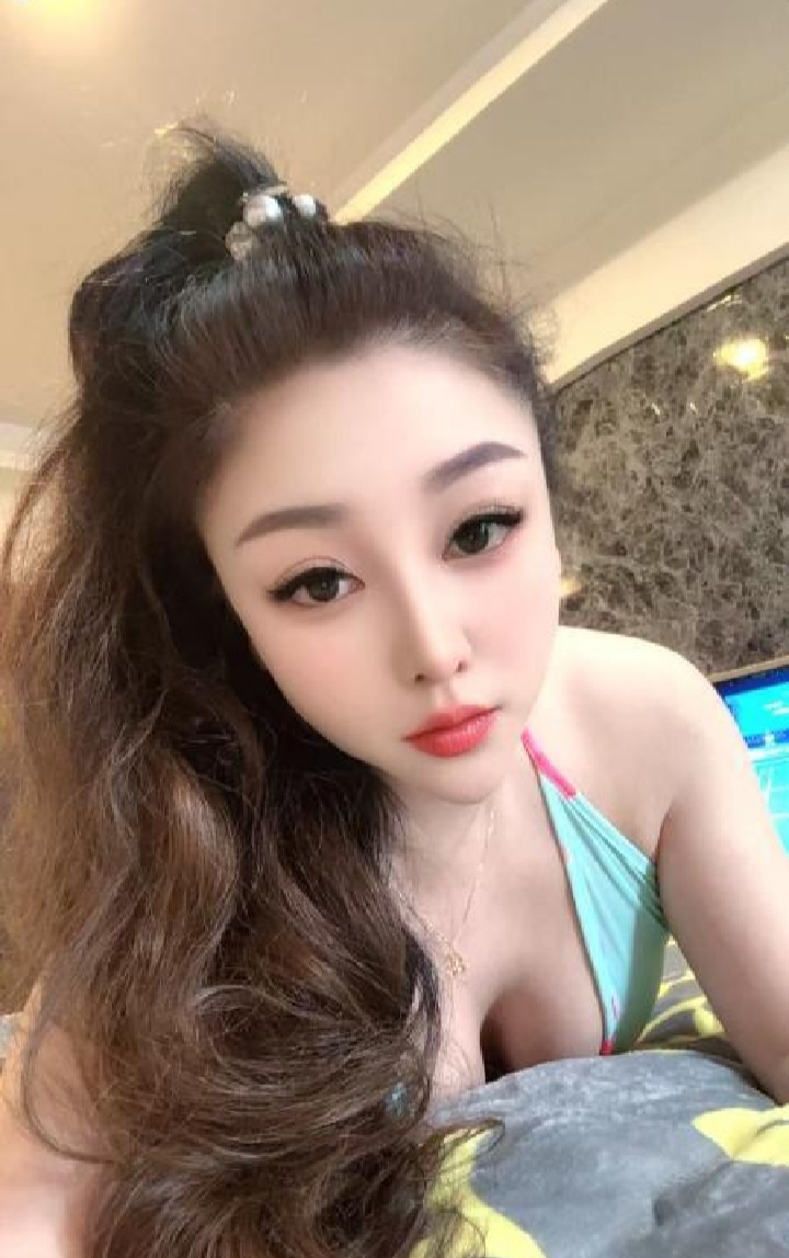 极品大波浪辣妹金雅萱