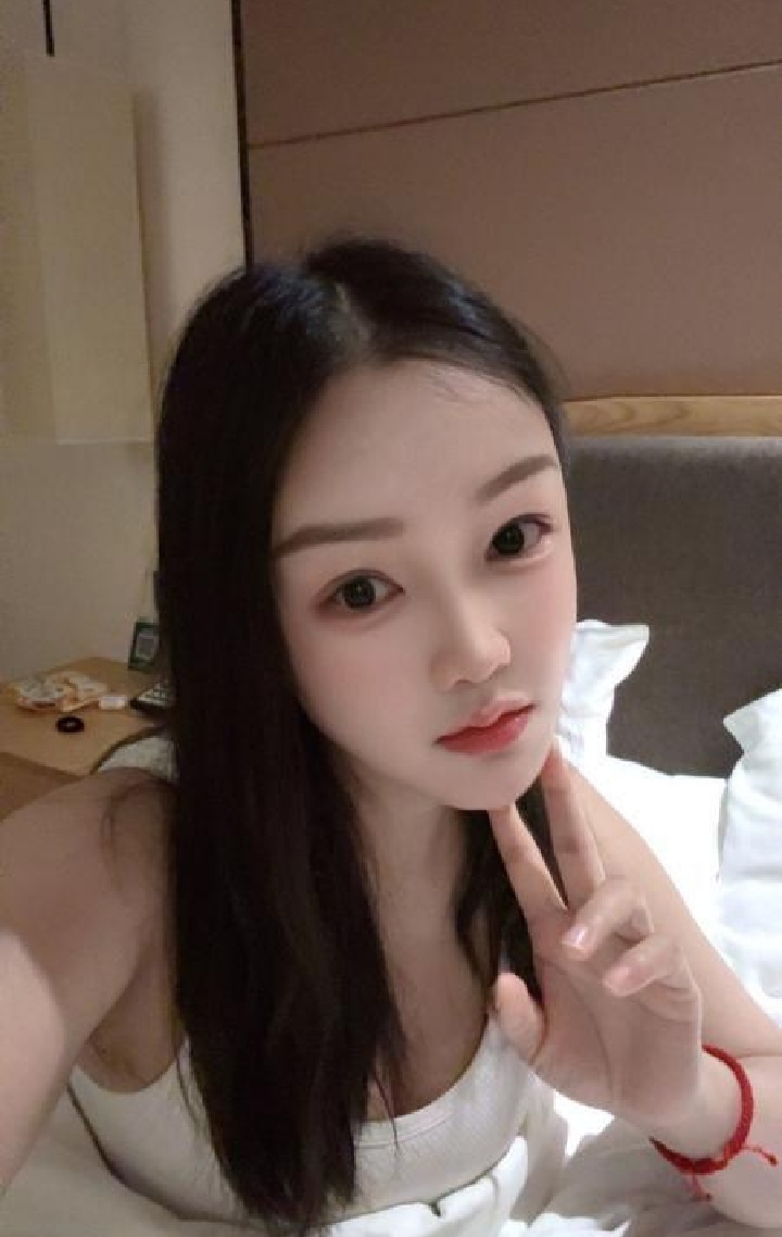 白云丰润迷人依依