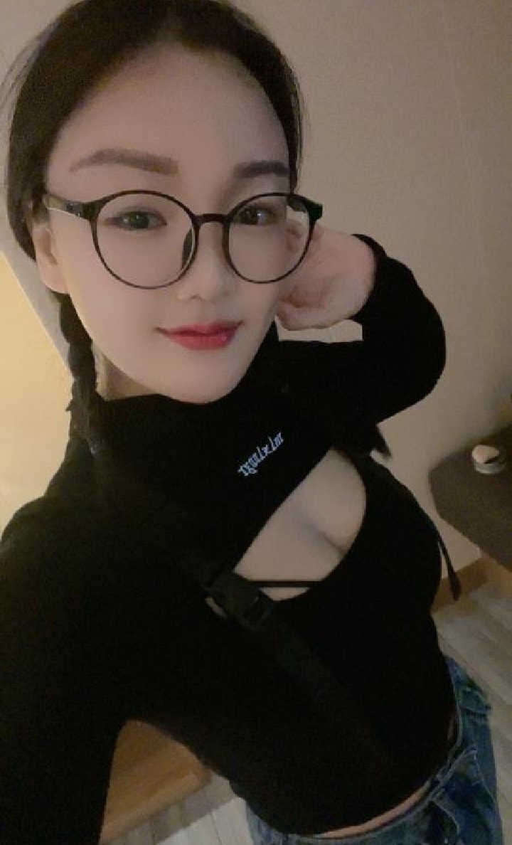 白云丰润迷人依依