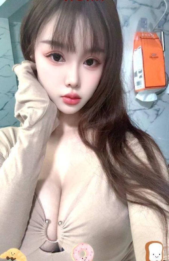 禅城黑丝爆乳尤物