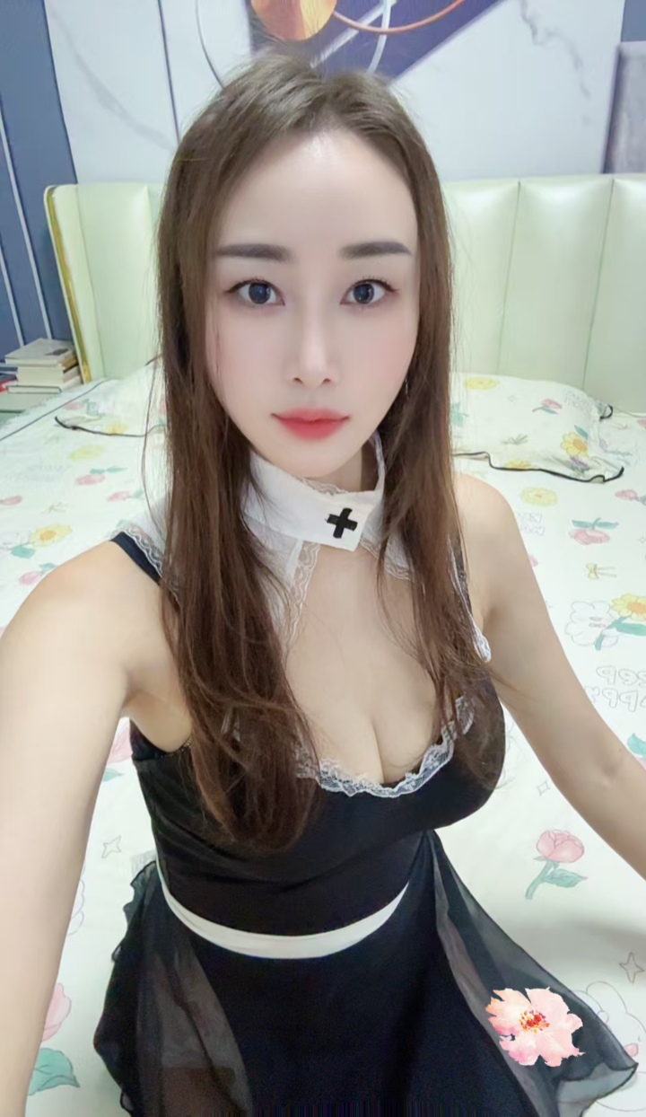 丰满白嫩川妹媛媛