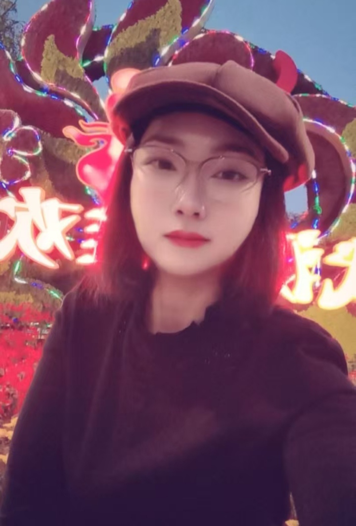 美容兼职老师靓颖