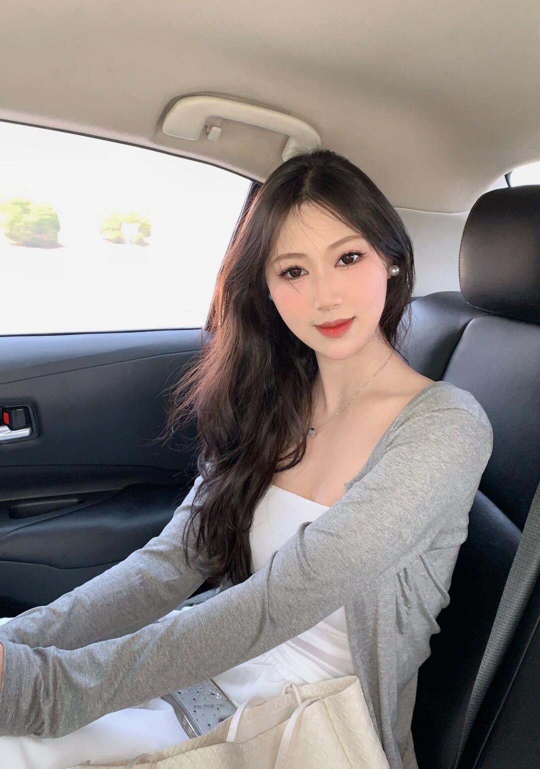 御姐兼职高端外围胸大屁股大，会夹会吸